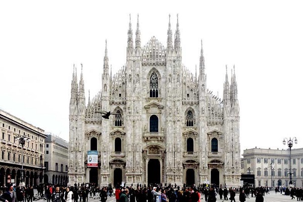 kham-pha-ve-dep-co-xua-cua-thanh-duong-duomo-milan